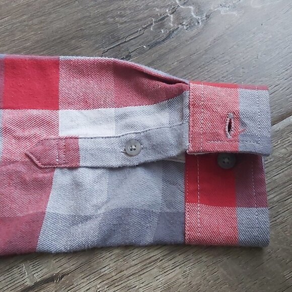 Calvin Klein Jeans Boys Size 8 (S) Red/White/Gray Plaid Button Down Shirt - Picture 5 of 10